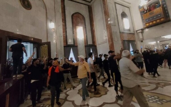 Sadr Yanlıları, Bağdat'taki Cumhurbaşkanlığı Sarayı'na Girdi
