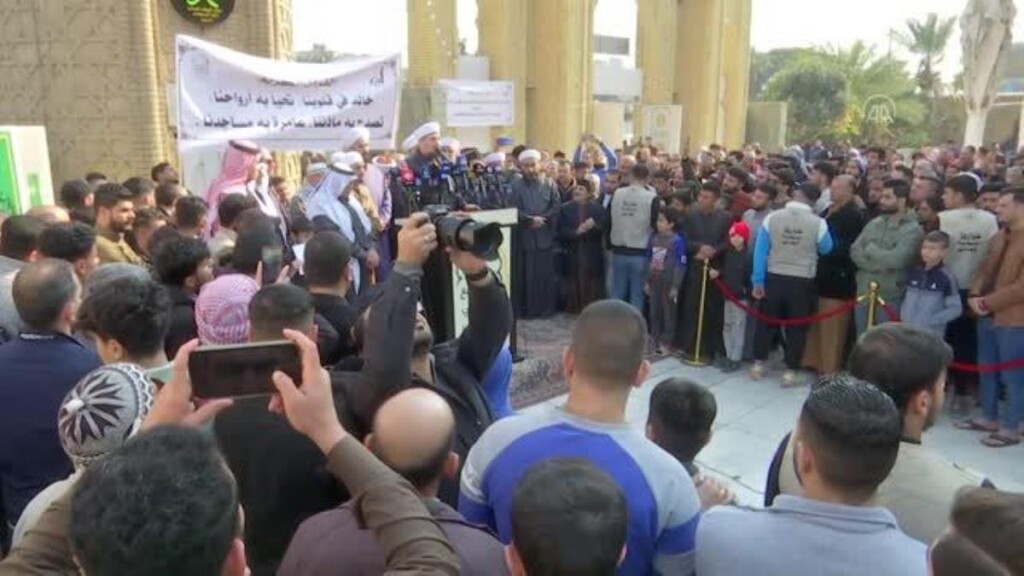 İsveç'te Kur'an-ı Kerim yakılması Irak'ta protesto edildi