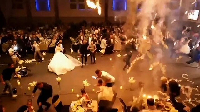 Musul'daki düğün salonu yangınında yaralananlardan 18'inin tedavisi İstanbul'da sürüyor